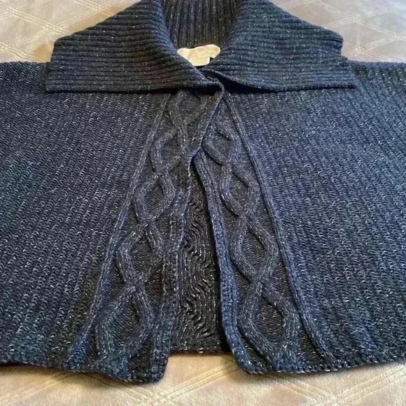 Michael Kors Gray Cropped, Short Sleeve, Cardigan in Size Large. - Picture 5 of 13